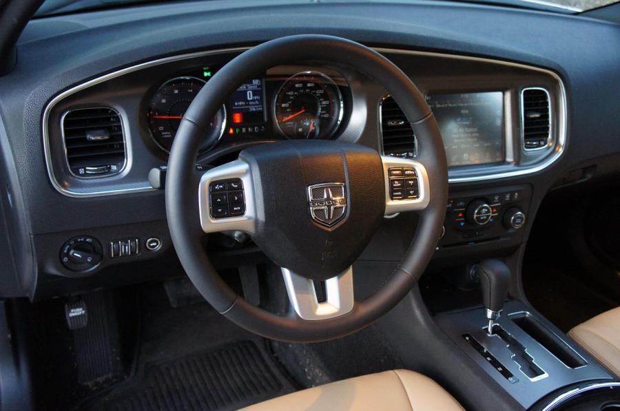  Dodge Charger Rallye V6 2011 года  (фото 24 из 42)